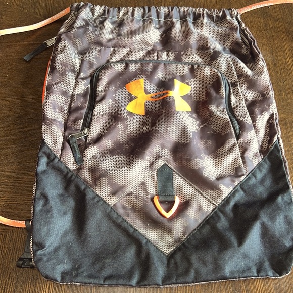 Unisex Under Armour sackpack. Lots of storage. Brown camouflage Great condition - Picture 2 of 11